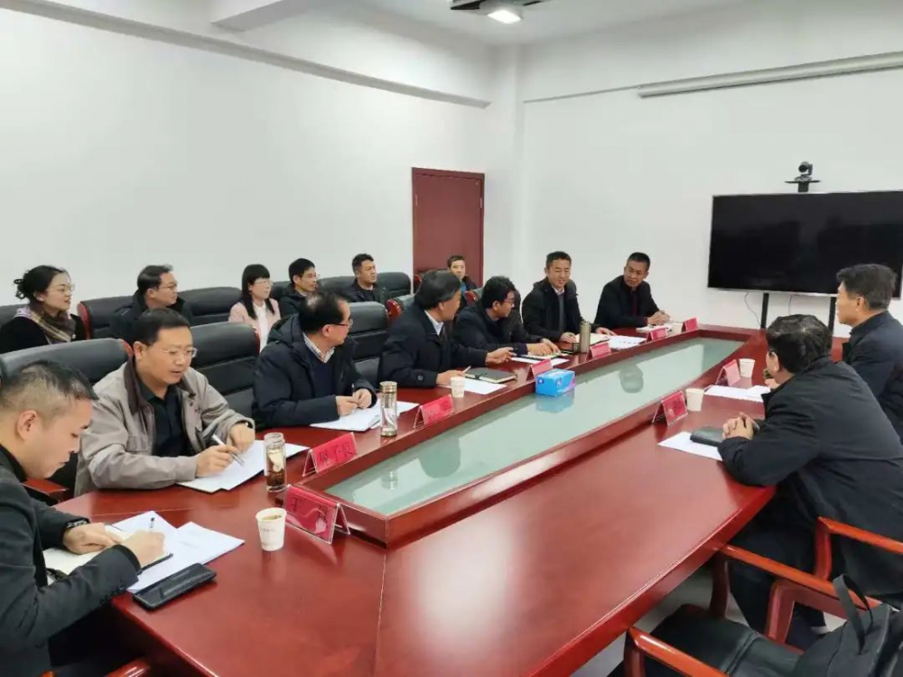 集團公司霍學杰一行到煎茶嶺鎳業調研